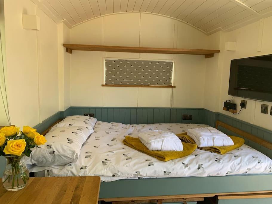 Romantic Shepherds Hut With Stunning Sunsets Hollingbourne Buitenkant foto